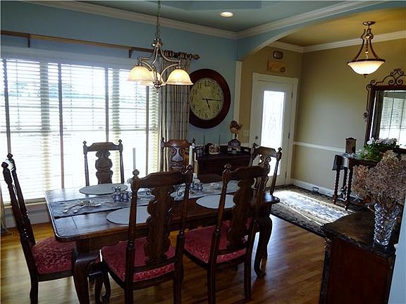 4th image of 402 Jennings Ln