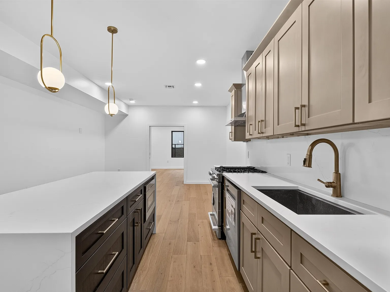 188 Webster Ave — Photo 4