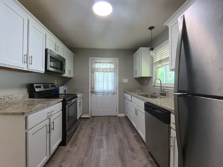 504 Willow Ln — Photo 18