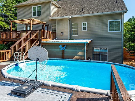 3rd image of 6231 Neptune Dr