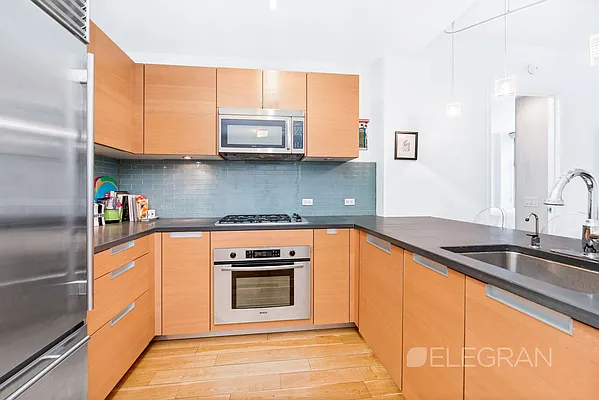 Sold by (Legacy) Elegran | media 2
