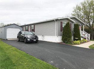 405 Birchwood Dr, Lockport, NY 14094