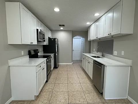 1631 Sherbourne St — Photo 7