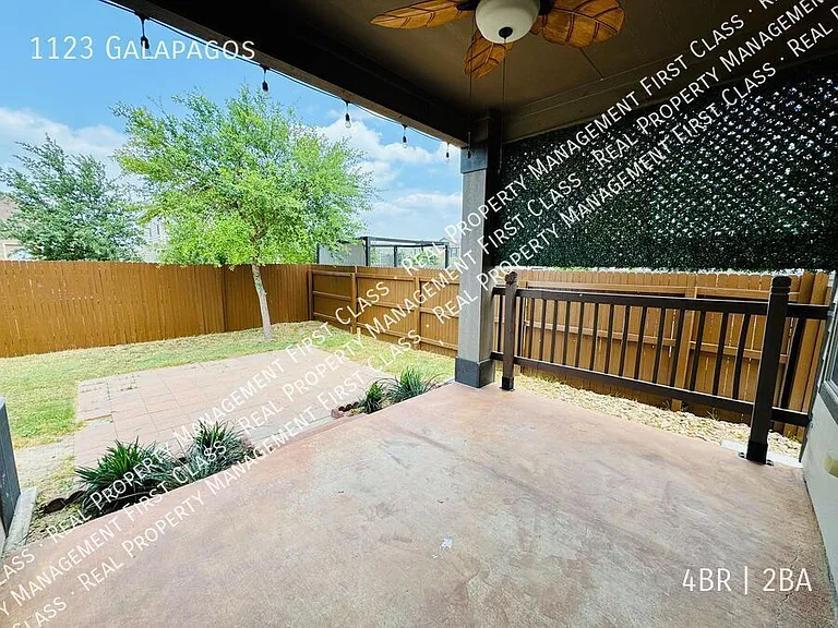 1123 Galapagos — Photo 15