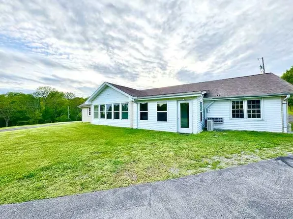 807 Upper Station Camp Cir, Cottontown, TN 37048