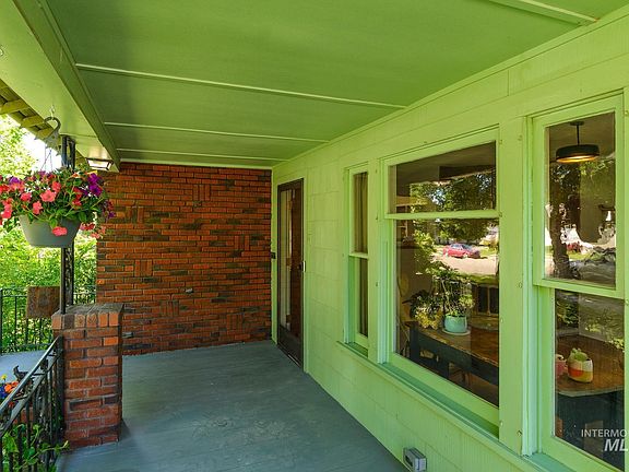 4th image of 412 17th Ave S