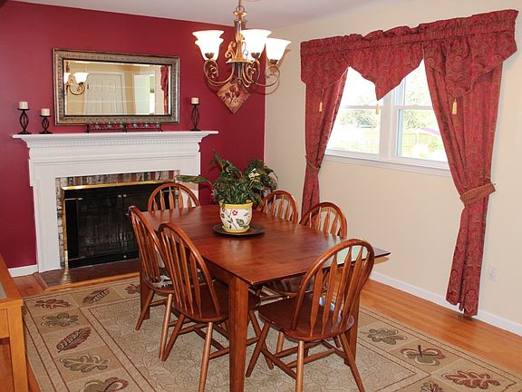 3rd image of 115 Tabb Ln