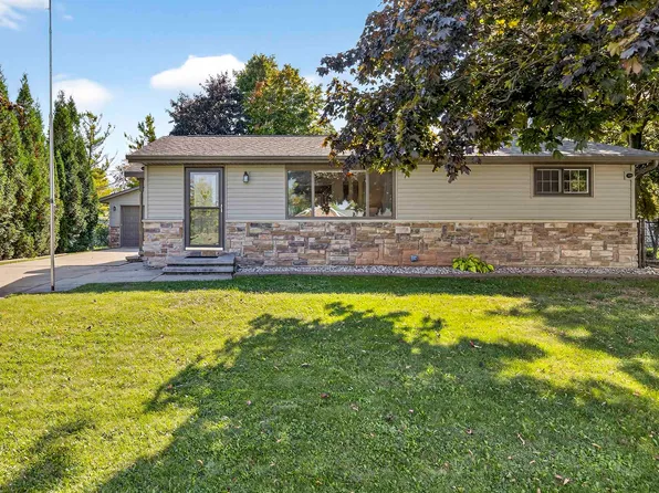 887 Airport Rd, Menasha, WI 54952