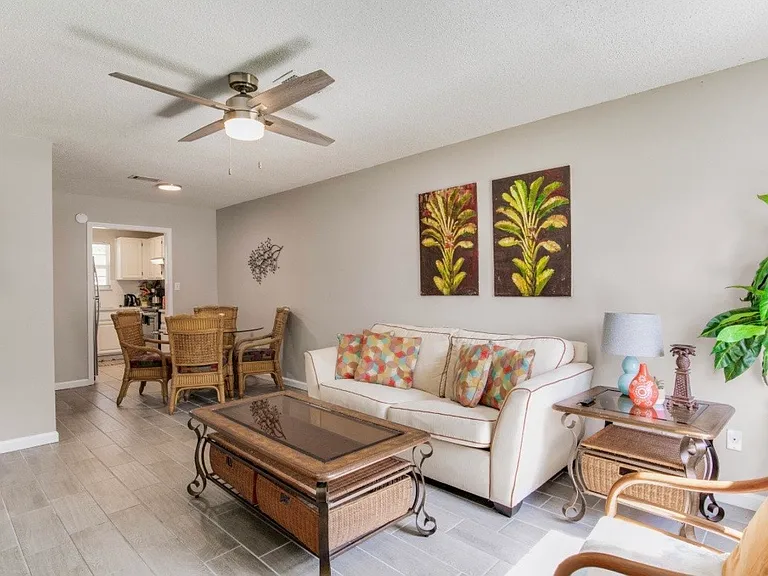 3410 Green Briar Cir #A — Photo 3