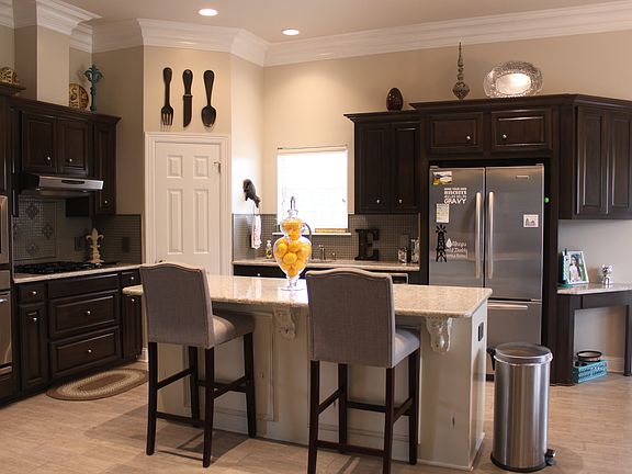 4th image of 205 Heritage Dr