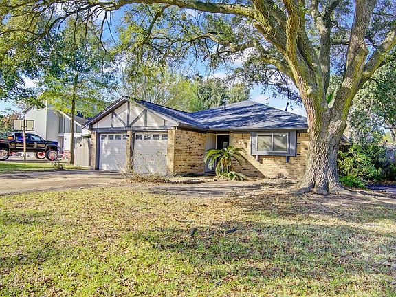 3rd image of 6315 Crestside Dr