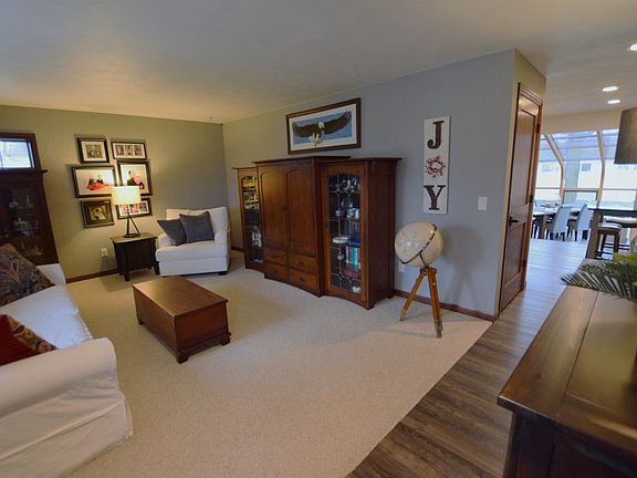 2nd image of 1383 Pinehurst Ln