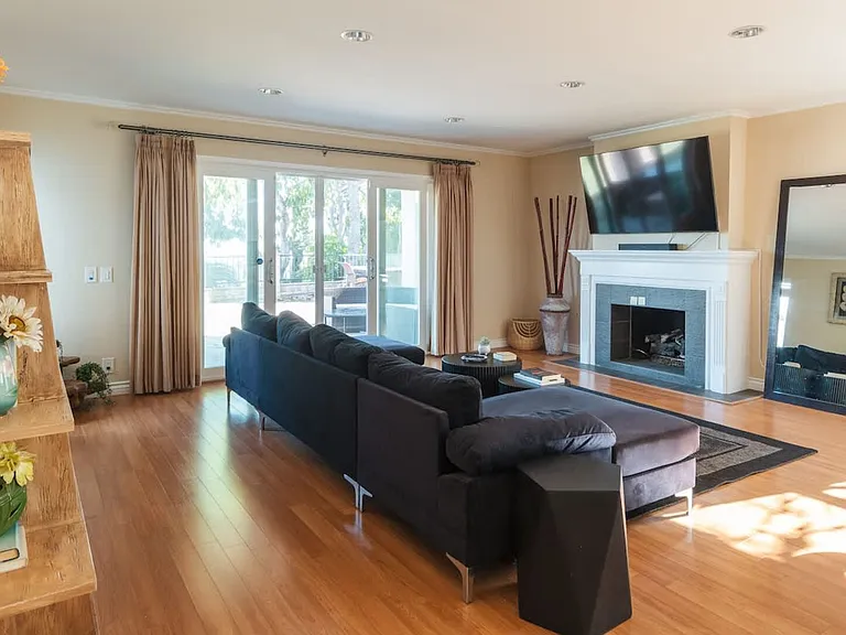 Crest Vista Dr — Photo 22