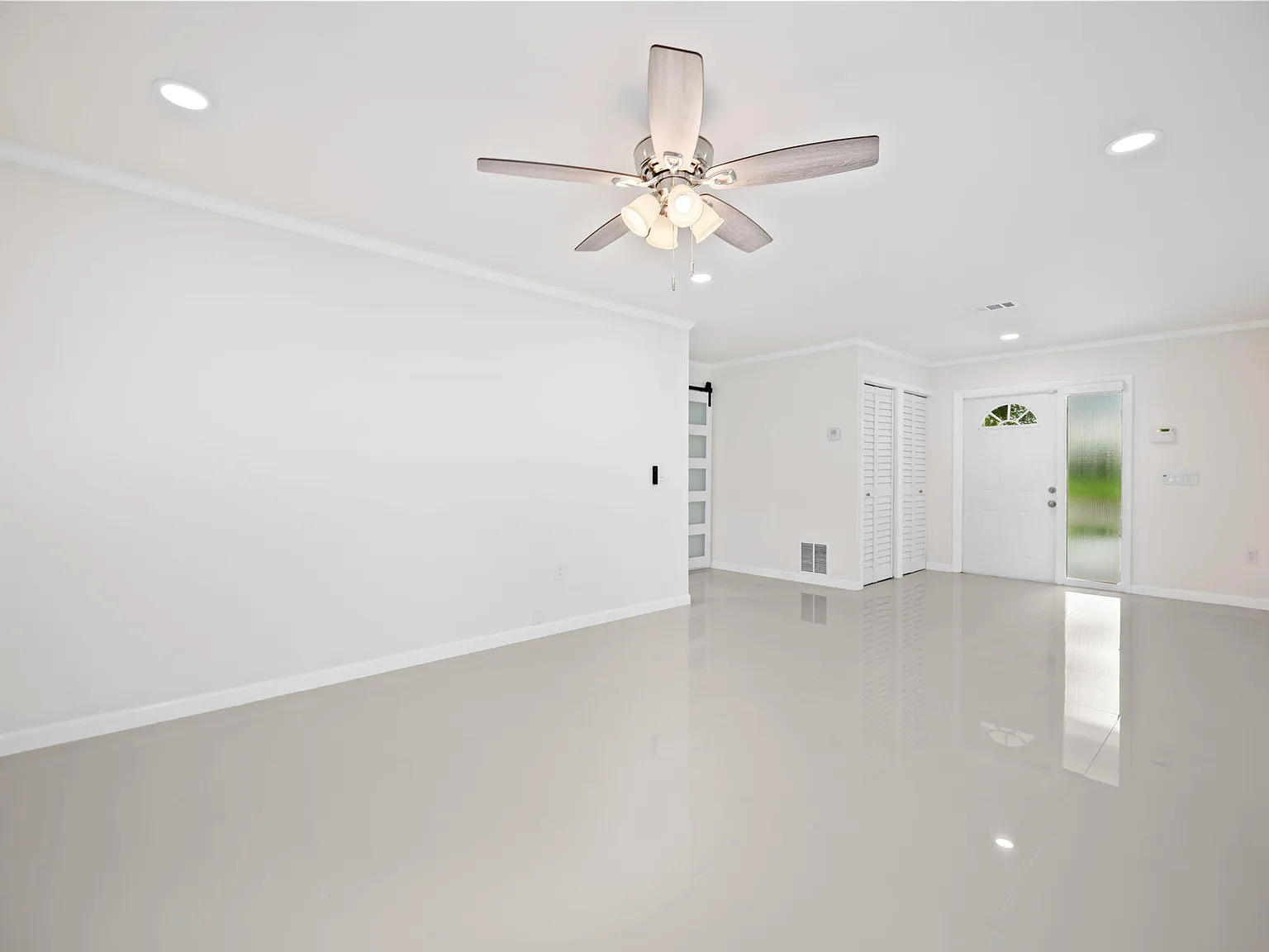 3 bed, 2.0 bath, 1665 sqft, $4,950 — Photo 4