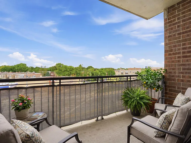 5588 N Lincoln Ave #402 — Photo 5
