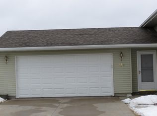 218 S Hillcrest Cir, Center Point, IA 52213