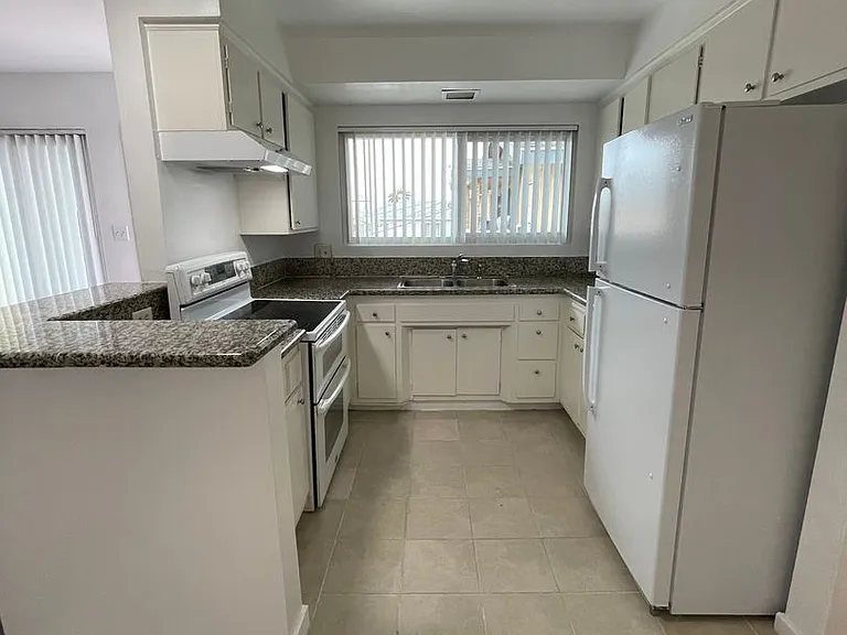 1415 Cedar Ave — Photo 9