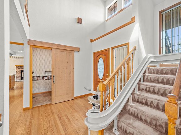 5th image of 110 Thomas Ct