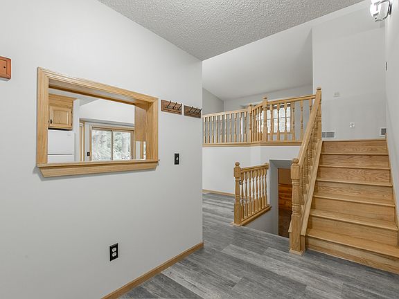 5th image of 26494 Goodview Ave