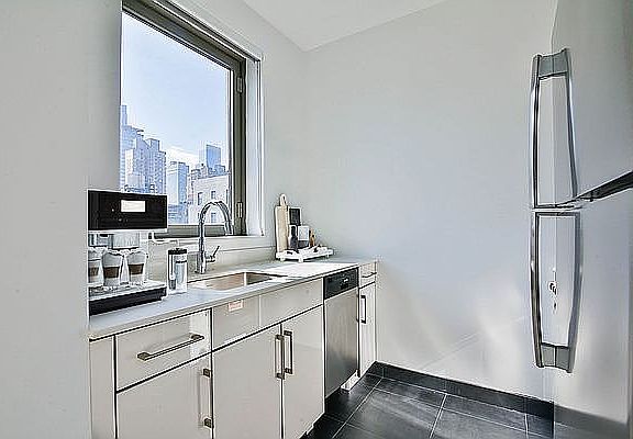 5th image of 3 W 36th St APT 14C