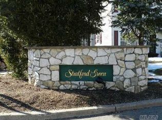 51 Stratford Cres, Farmingdale, NY 11735