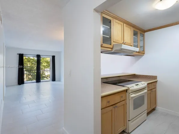 3181 SW 13th St APT 314, Miami, FL 33145