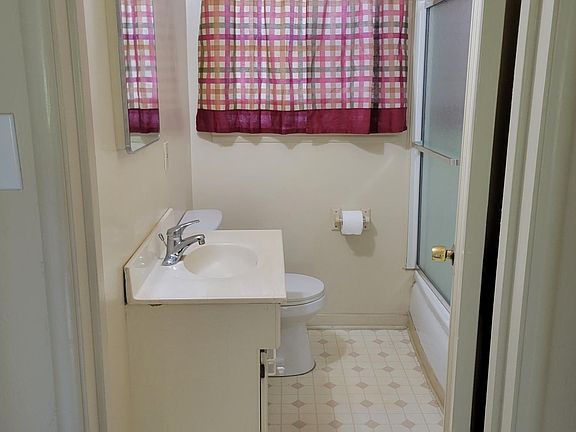 4th image of 36 Norwood Ave