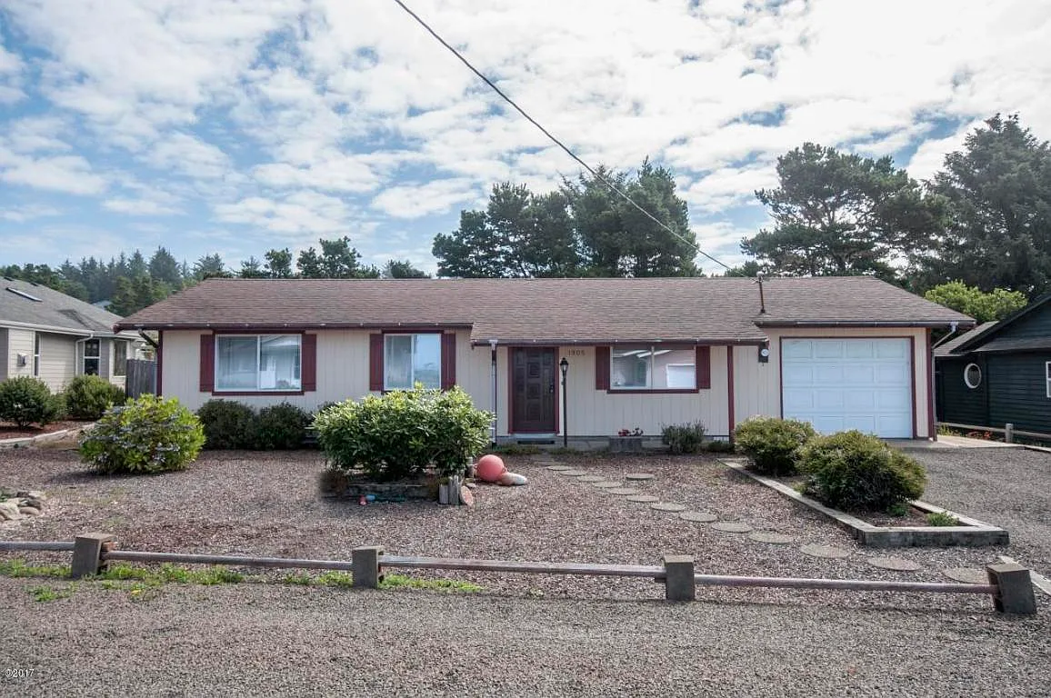 1905 NW Oceanview Dr photo 1
