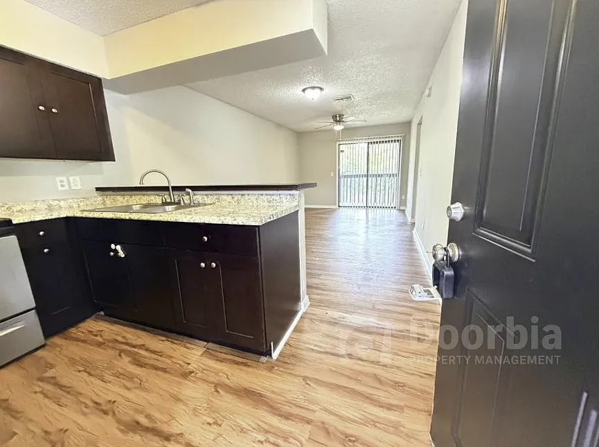 2 Bedroom, 2 Bathroom Upstairs Unit With A Balcony — Photo 2