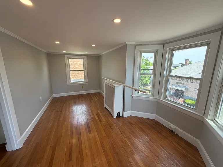 19-21 Maple St #3 — Photo 2