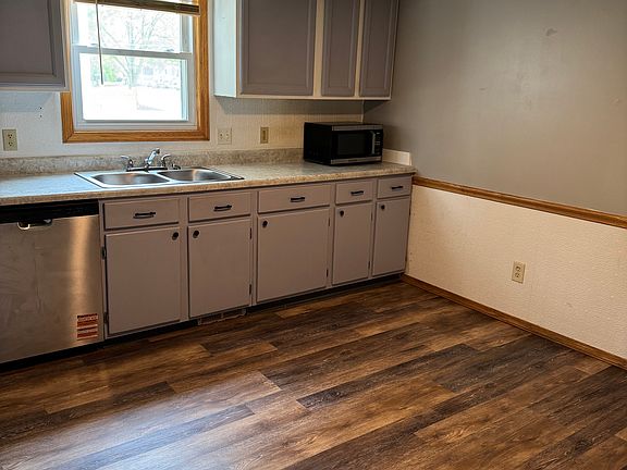 4th image of 4912 Wellington Ave