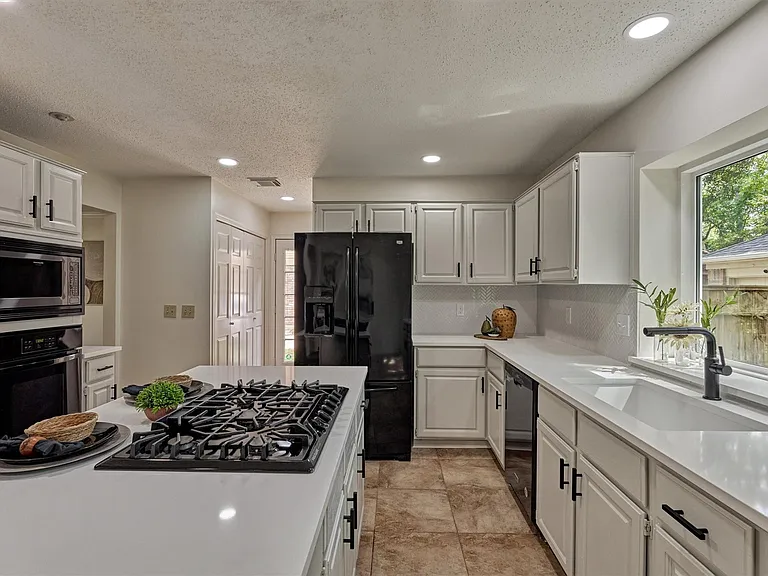 71 Breezy Point Pl — Photo 17