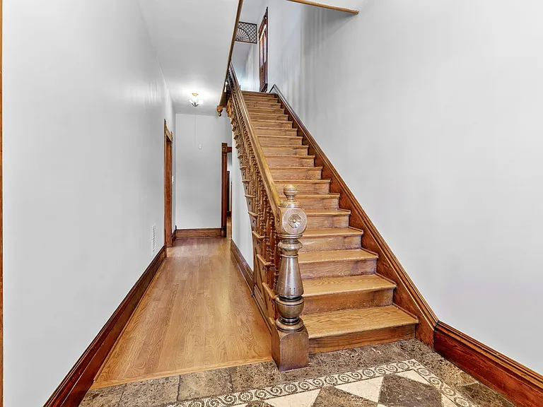 529 S 3rd St — Photo 8