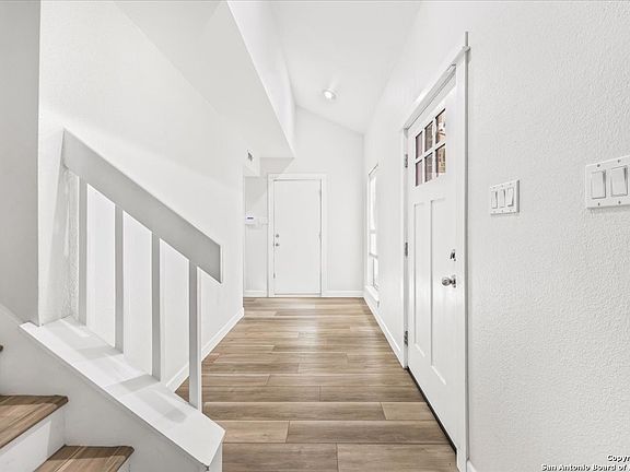 3rd image of 19719 Encino Way