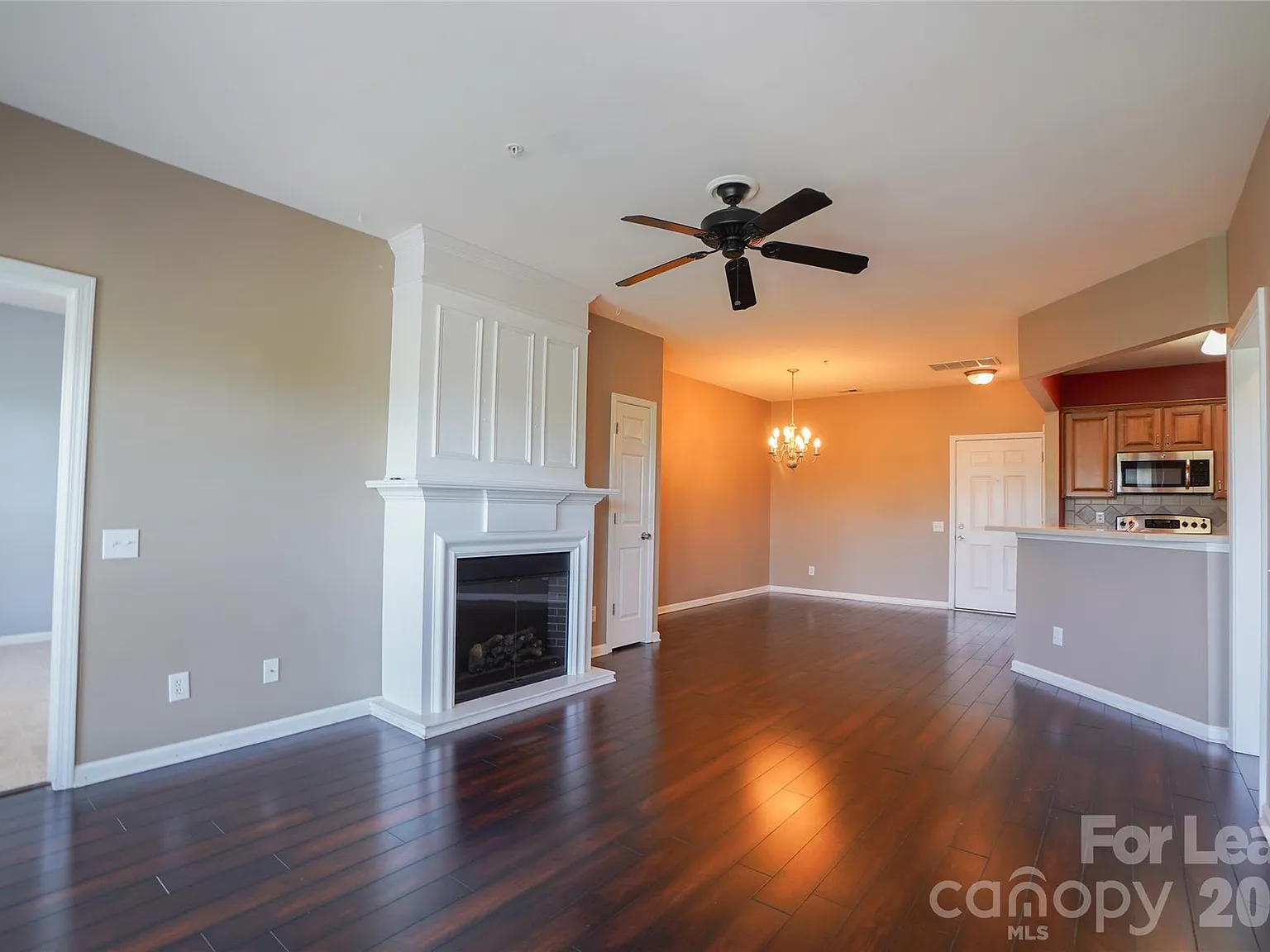 2 bed, 2.0 bath, 1200 sqft, $1,795 — Photo 2
