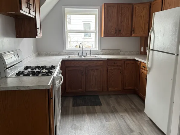 220 S 10th St, Goshen, IN 46528