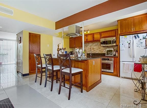 4th image of 1701 NE 115th St APT 45-A
