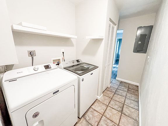 5th image of 783 De Laura Ln