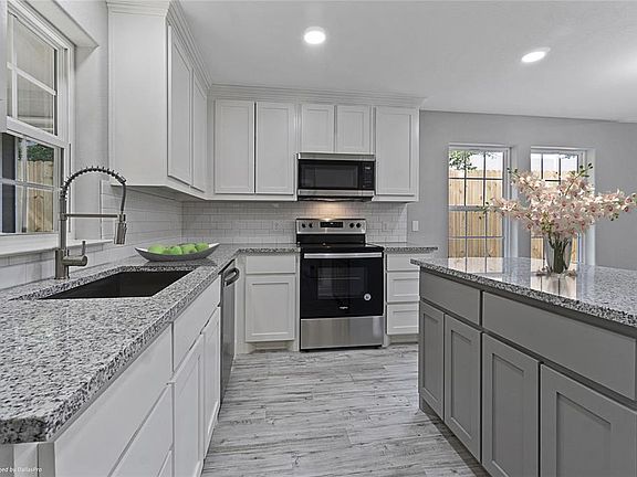 5th image of 1519 N Ross Ave