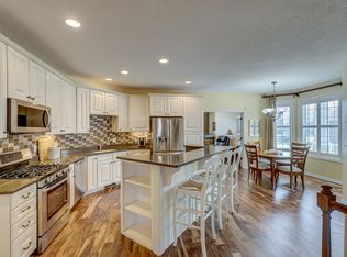 10524 Kingsway Ln, Woodbury, MN 55129
