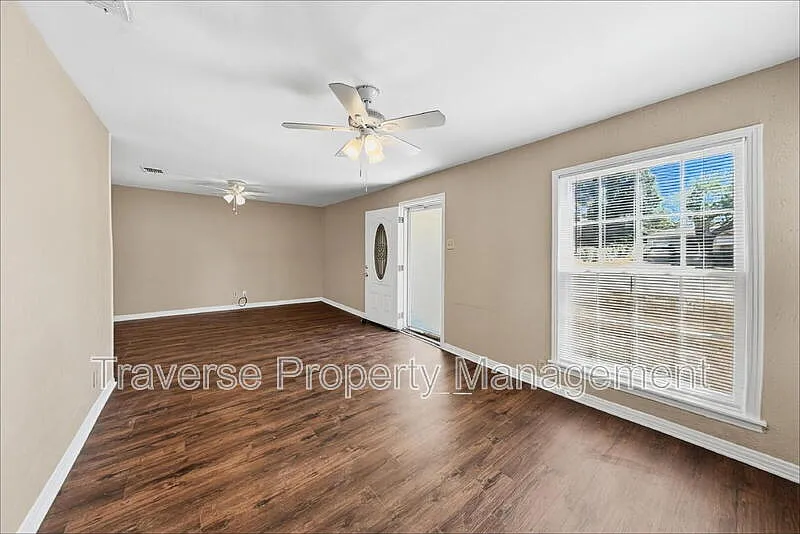 2 bed, 1.0 bath, 920 sqft, $1,495 — Photo 4