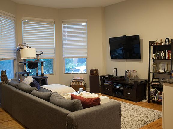 2nd image of 1849 W Wellington Ave APT 2F