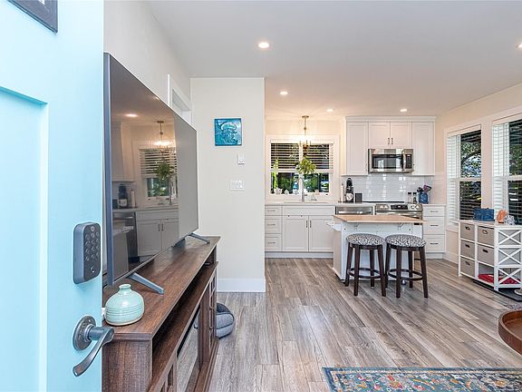 3rd image of 77 Nelson Rd N #11