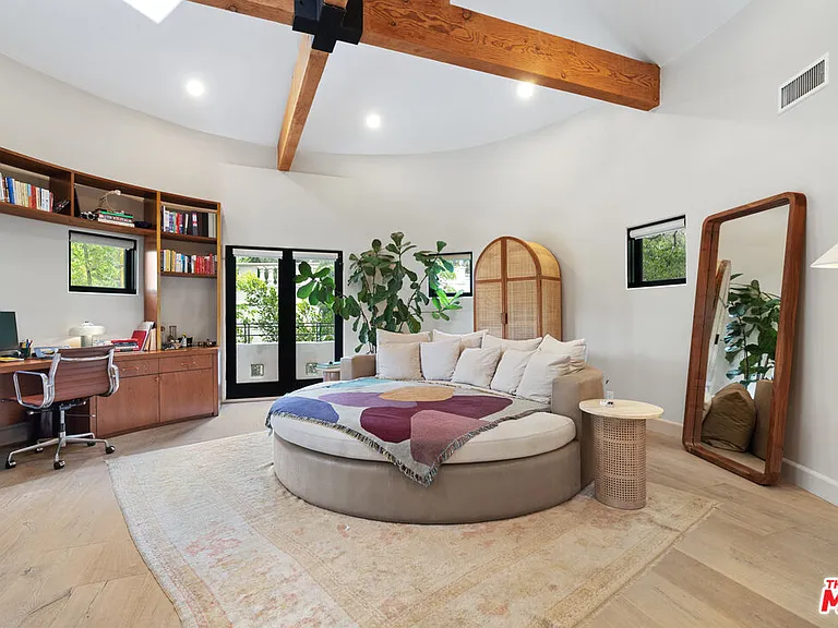 2065 Watsonia Ter — Photo 22