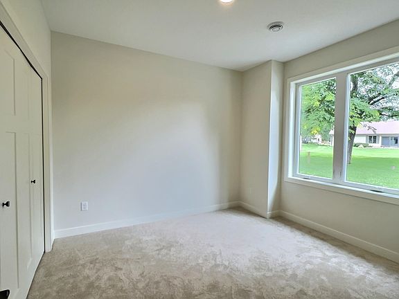 5th image of 30 Cedar Ct