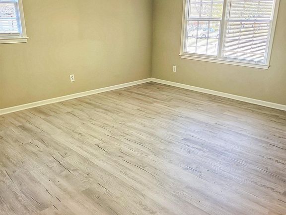 3rd image of 250 Dyson St