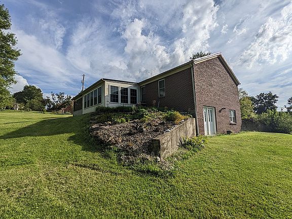 4th image of 792 Sullivan Ln