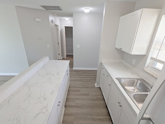 4th image of 3031-3045 Springfield Ln #3035