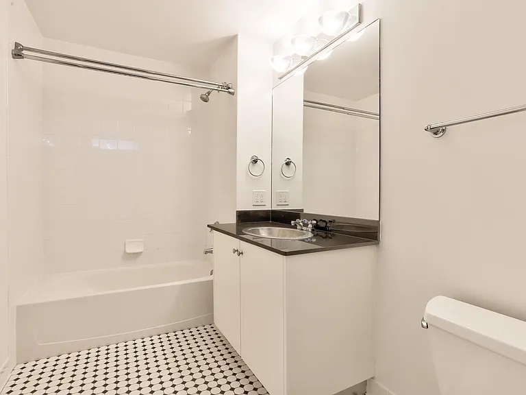 180 NE 4th Ave #204 — Photo 8