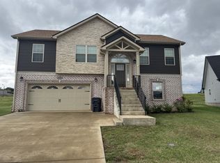 355 Dugger Dr, Clarksville, TN 37042
